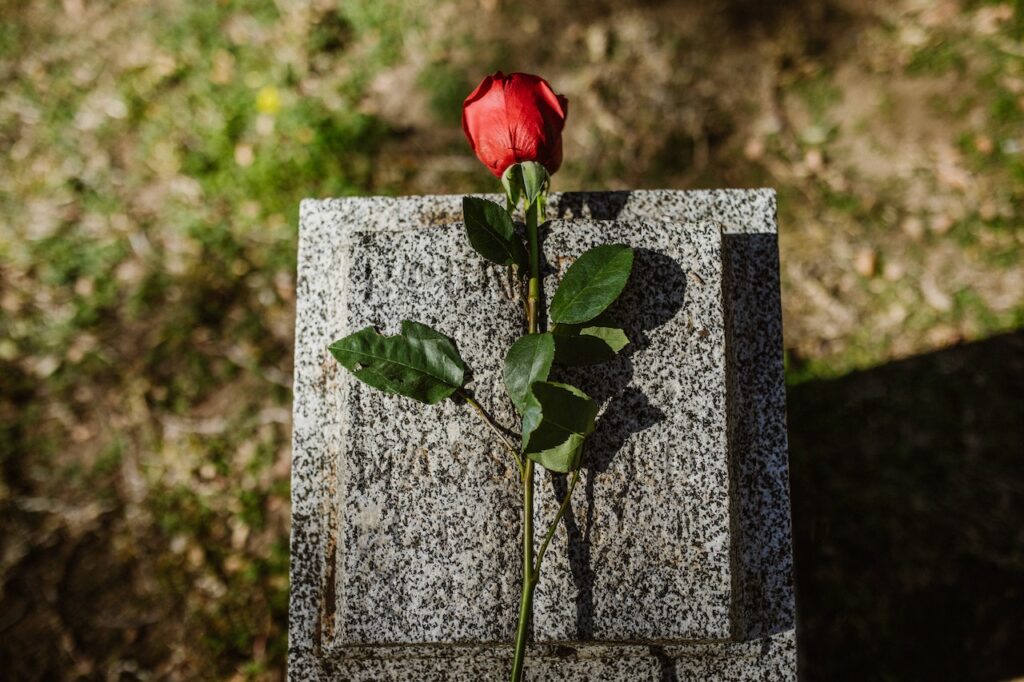 Quel type de colombarium choisir pour un cimetière ?